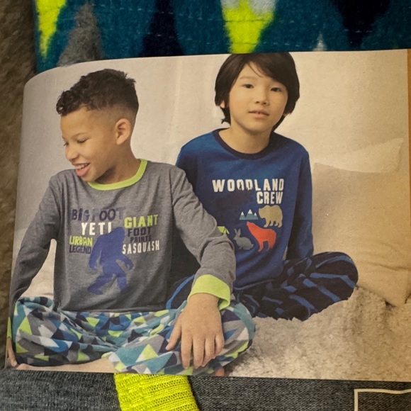 Eddie Bauer Youth Sleep Set in Gray and Neon Green - Picture 4 of 4